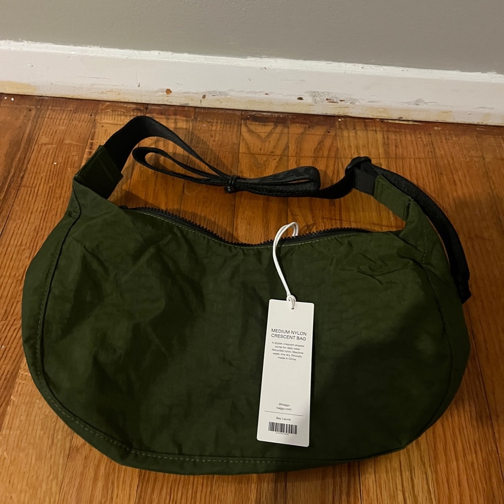 Baggu Medium Crescent in Bay Laurel